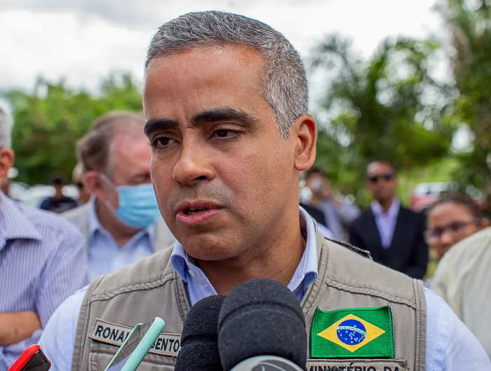 Ministro da Cidadania acompanha auxílio a vítimas de enchentes em SC