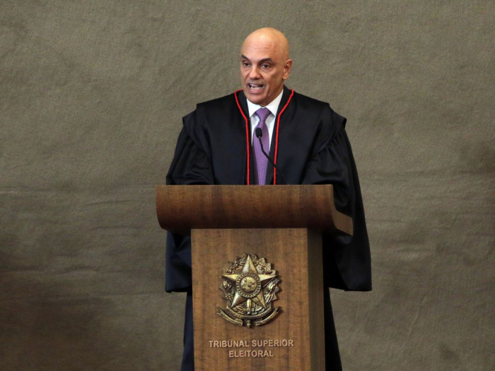 Moraes afasta governador do Distrito Federal por 90 dias