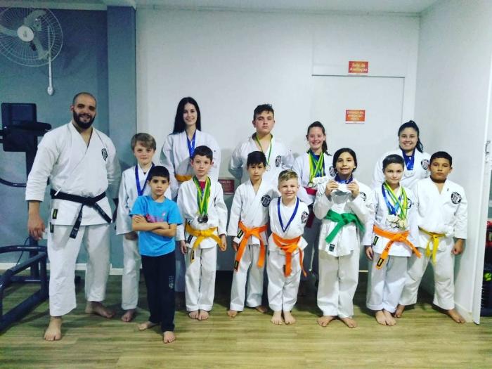 Dojo Hiken traz premiações para Timbó