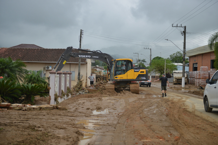 Defesa Civil mantém alerta por conta da previsão de chuva para esta sexta-feira