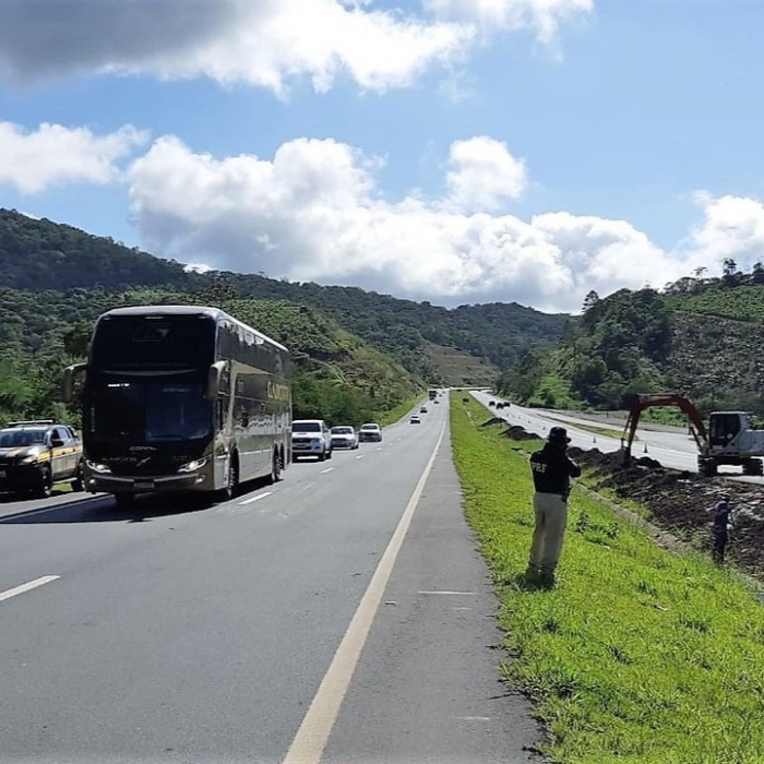 PRF flagra 77 condutores acima da velocidade máxima permitida na BR-470