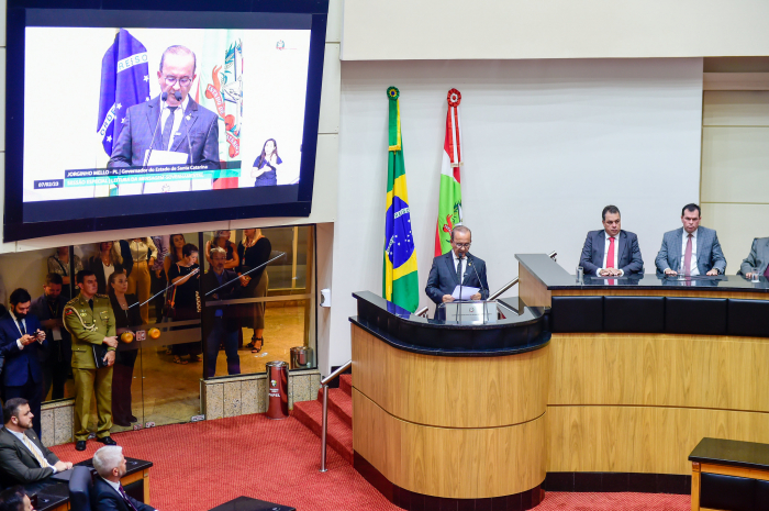 Governador reforça compromissos pelo fim da fila de cirurgias e pelo ensino superior gratuito