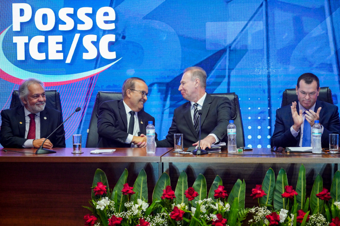 Governador prestigia posse da nova presidência do Tribunal de Contas