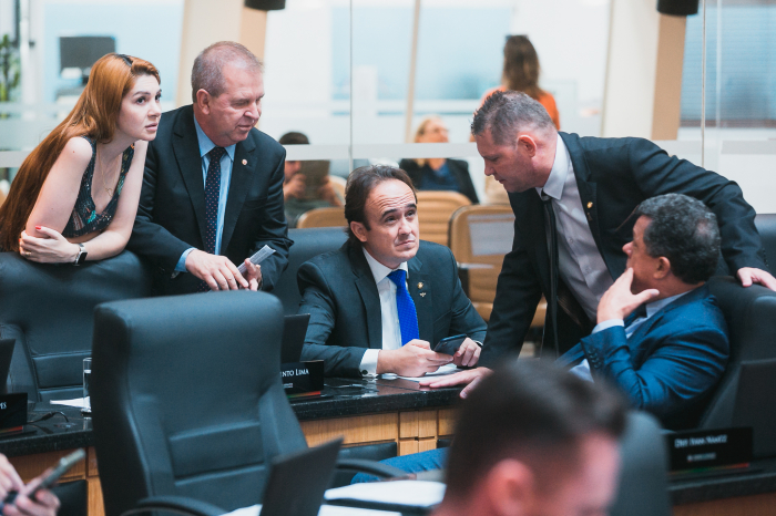 Crimes cibernéticos e nota fiscal eletrônica preocupam deputados