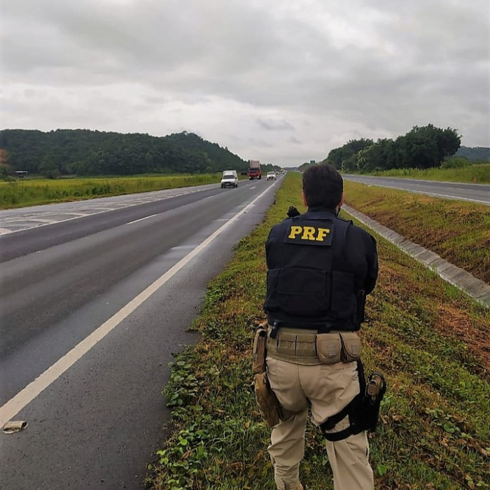 PRF flagra 52 condutores acima da velocidade máxima permitida na BR-470