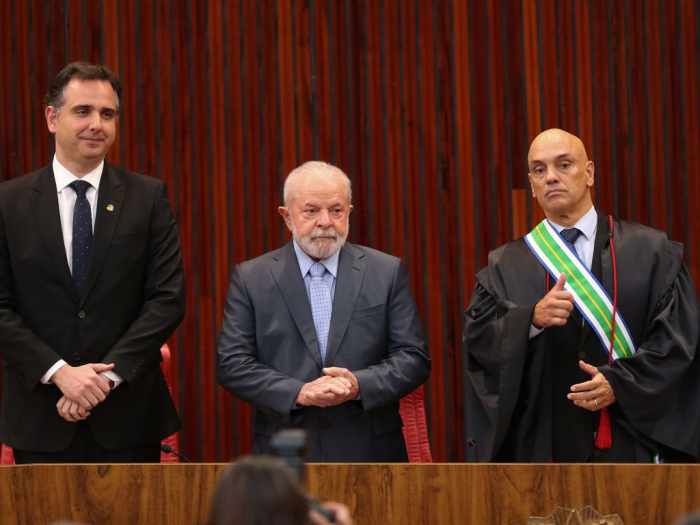 Em reunião com Lula, CNTE pede revogação do novo ensino médio