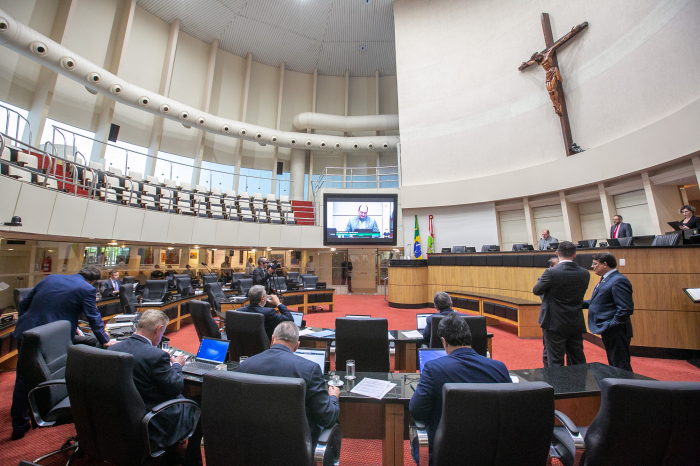 Deputados defendem nivelar gratificações no Executivo