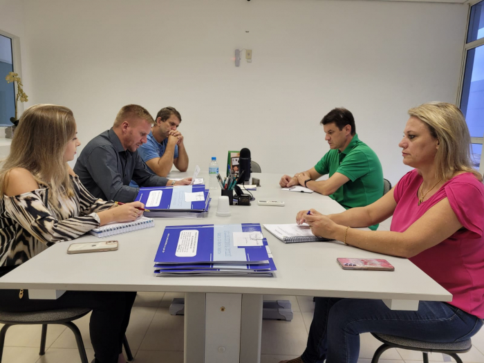Integrantes da Comissão de Legislação, Justiça e Redação Final se reúnem para deliberar vários Projetos