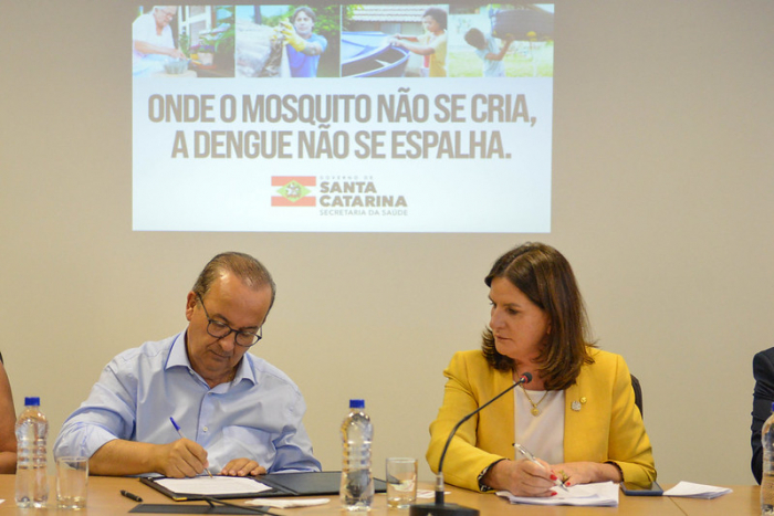 Governador anuncia R$ 10 milhões para combater dengue e ativa Centro de Operações Emergenciais