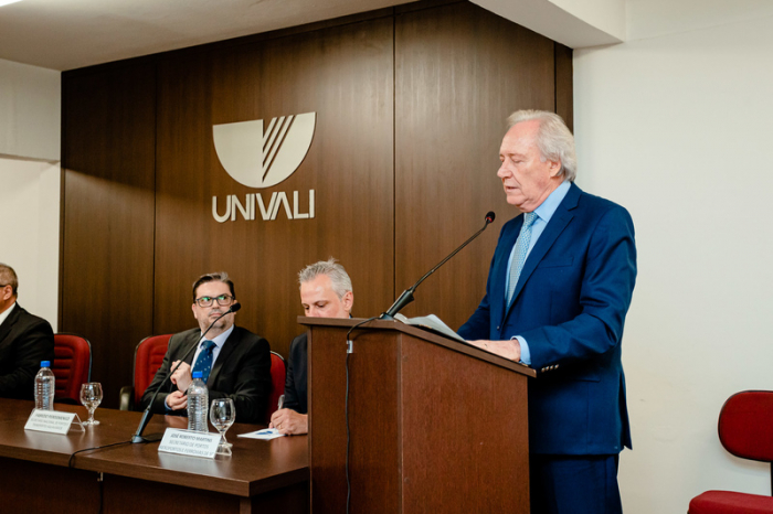 Ministro do STF lança livro sobre direito marítimo em Santa Catarina