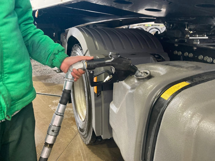 Preço do diesel cai R$ 0,18 nas distribuidoras, nesta quinta-feira