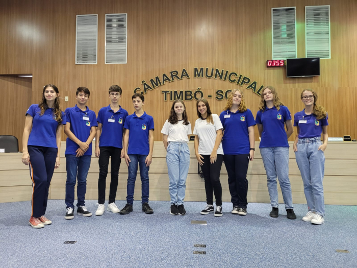 Parlamento Jovem realiza Sessão Ordinária e recebe treinamento sobre Oratória e montagem de composteira