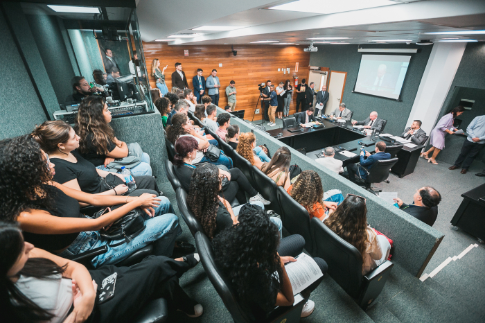 Projeto pune servidores cadastrados em programas de auxílio financeiro do governo