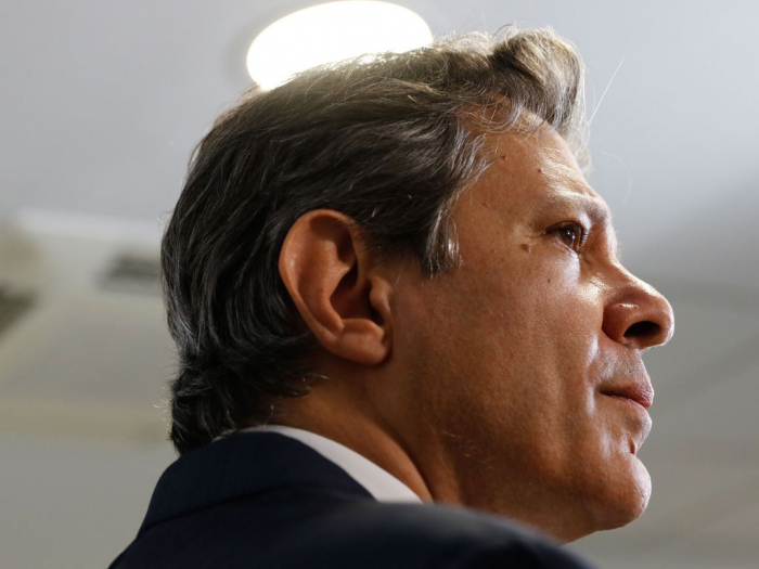 Haddad discute com Campos Neto parcelamento de dívidas pelo Pix