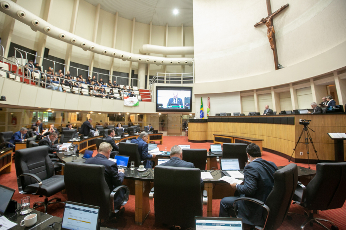 Críticas às rodovias e ao Governo Lula voltam ao Plenário da Alesc