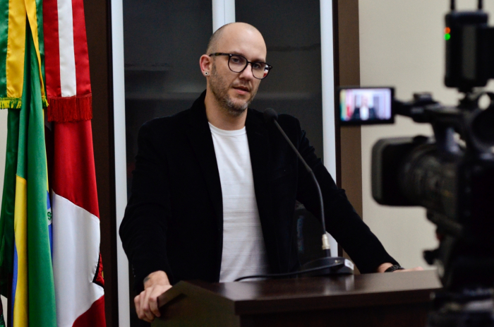 Na Tribuna Livre, médico Vinícius Rigoni aborda a fibromialgia