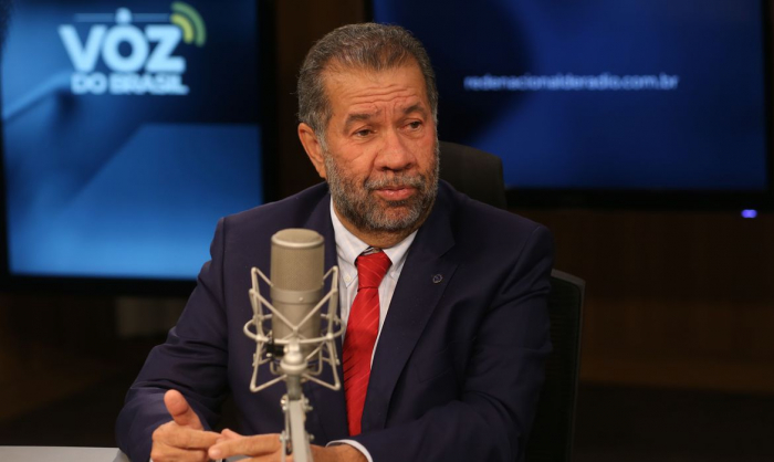 Desafio da Previdência é reduzir fila da perícia, diz Carlos Lupi