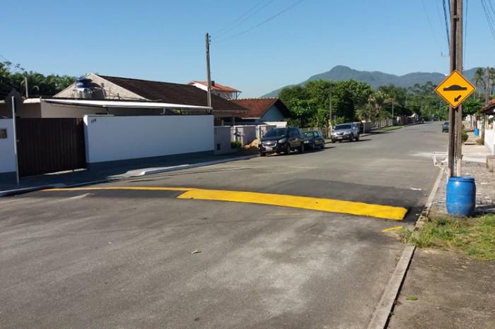 Demuttin executa faixas elevadas em diversos bairros de Indaial 