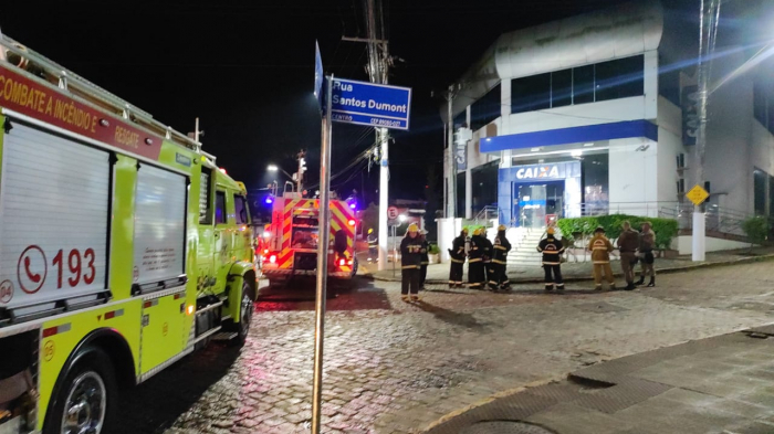 Fumaça em agência da Caixa mobiliza Bombeiros e Polícia Militar