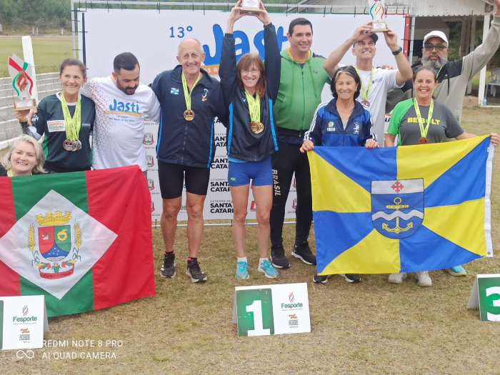 Equipe feminina de Atletismo de Timbó é campeã geral nos Jogos Abertos