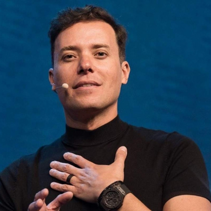 Juiz atende MPF e manda remover vídeos do pastor André Valadão