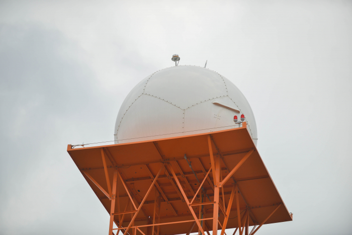 Por que o topo de um radar meteorológico parece uma bola?