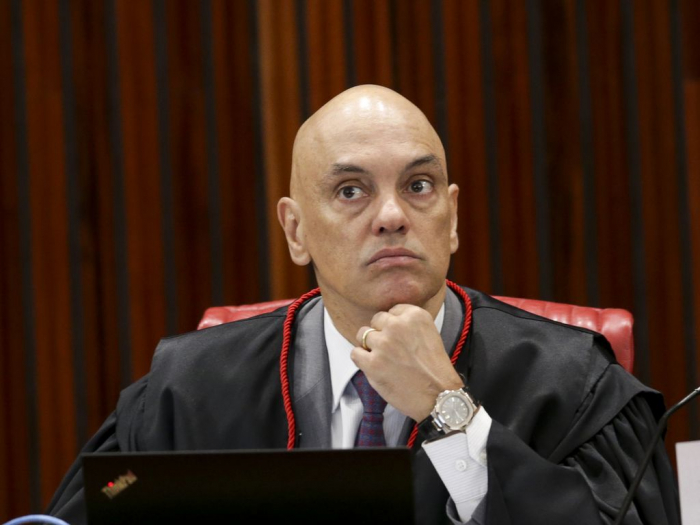 PF faz buscas na casa de acusados de hostilizar Alexandre de Moraes