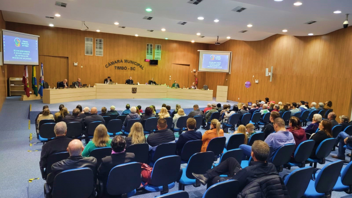 Sessão Solene com entrega de Moções é marcada por alegria