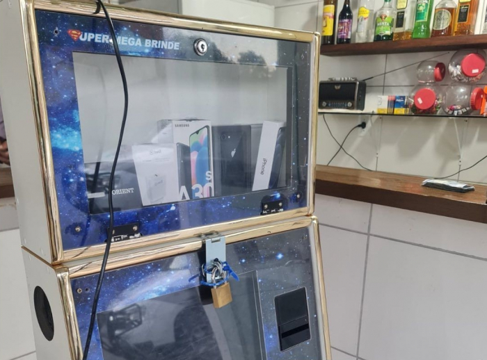 Máquina de jogo de azar é apreendida em comércio local