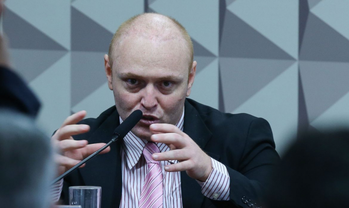 Após depoimento à CPMI, defesa vai pedir proteção a Delgatti