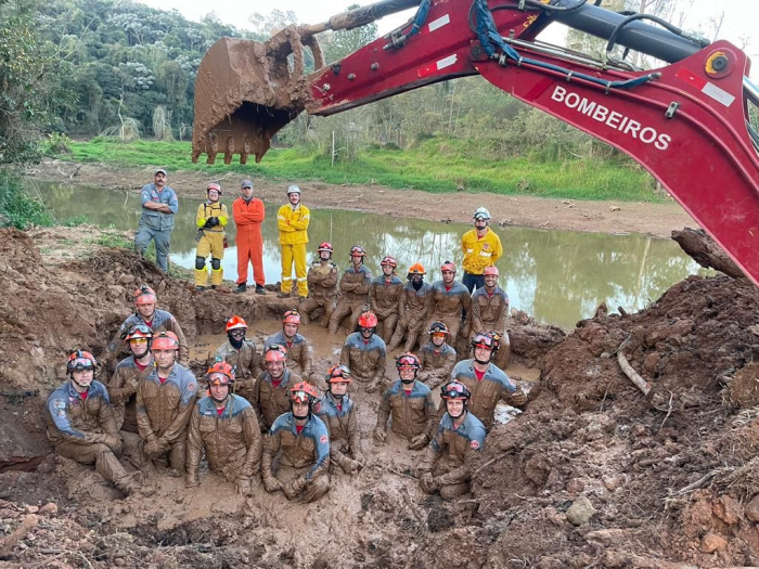 Bombeiros de SC ministram instruções de Intervenção em Áreas Deslizadas para bombeiros de SP
