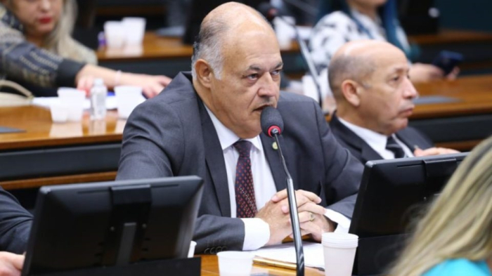 Comissão adia de novo votação de projeto contra casamento homoafetivo