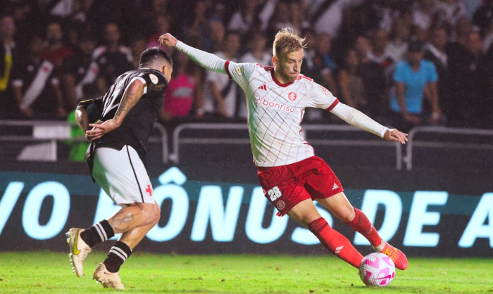 Internacional se impõe e complica Vasco no Brasileirão