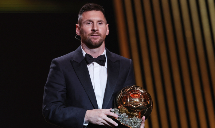 Messi conquista Bola de Ouro da France Football pela oitava vez