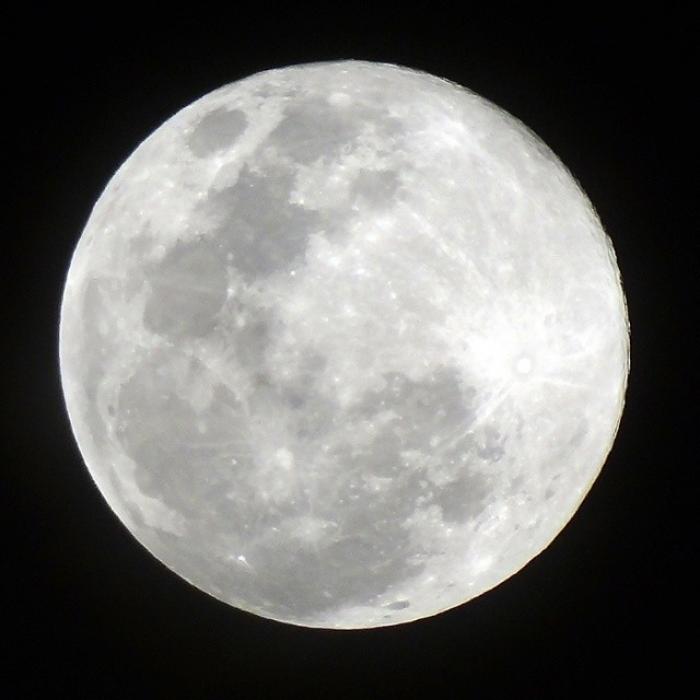 Maior superlua de 2019 iluminará o céu hoje