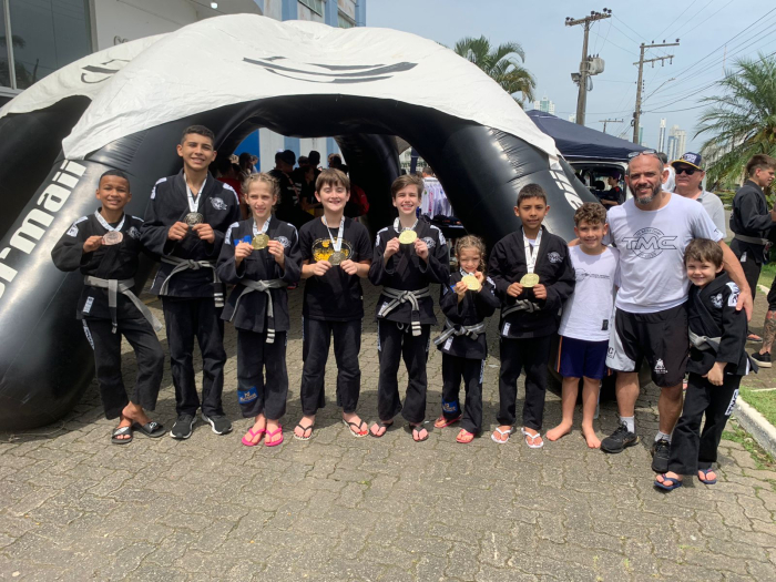 Timbó conquista cinco medalhas de ouro no Circuito Catarinense Mormaii 2023 de Jiu-Jitsu