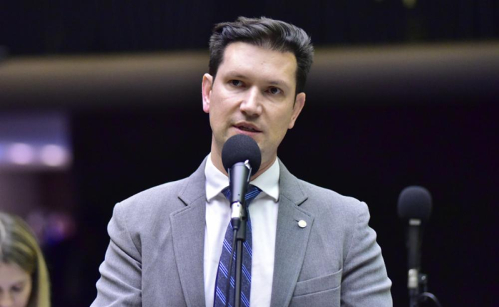 Deputado Gilson Marques questiona ministro da Defesa sobre aquisição de itens de luxo